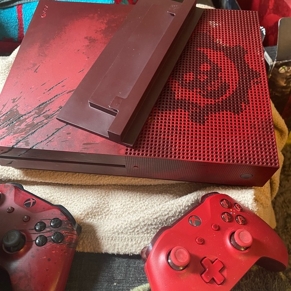 COPY - Xbox One S 2TB Limited Edition Console - Gears of War 4 Bundle [Disconti… - Picture 2 of 3